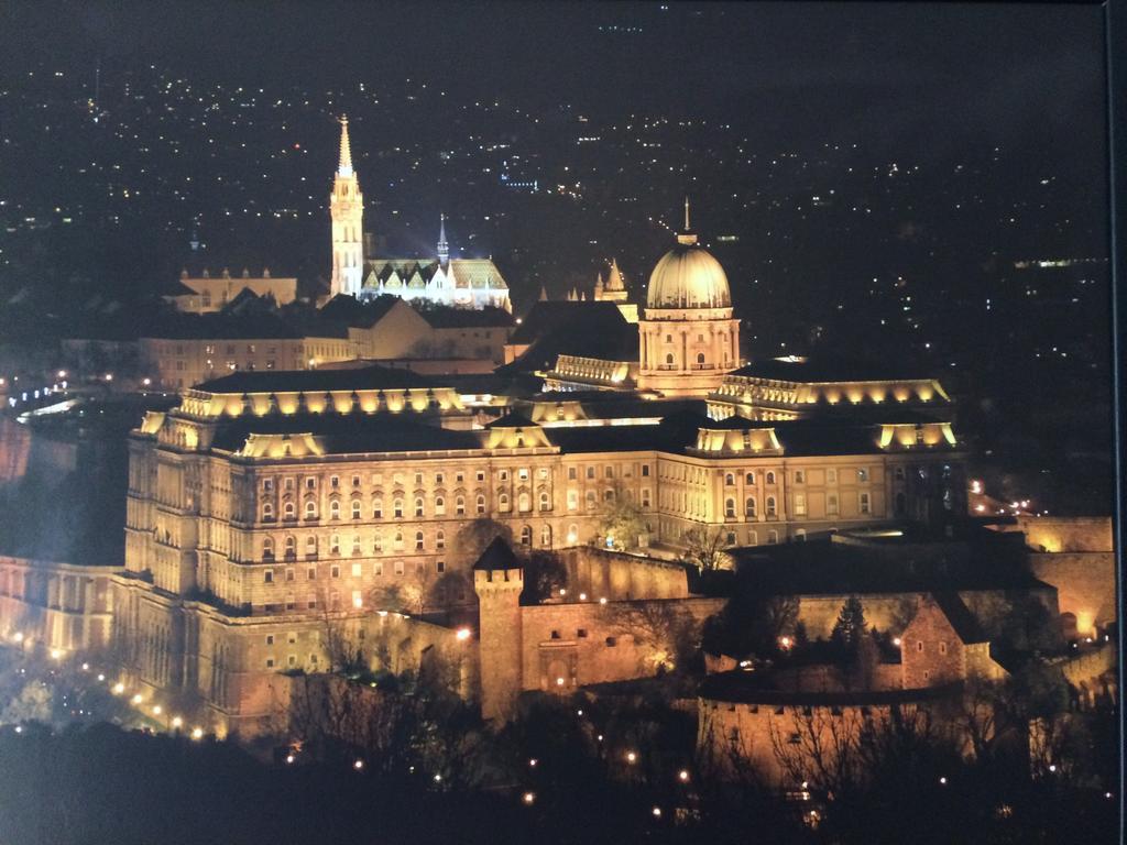 Irisz * Budapeste