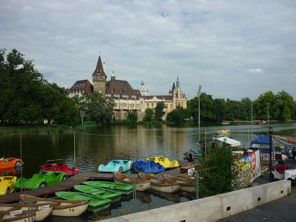 Irisz * Budapeste